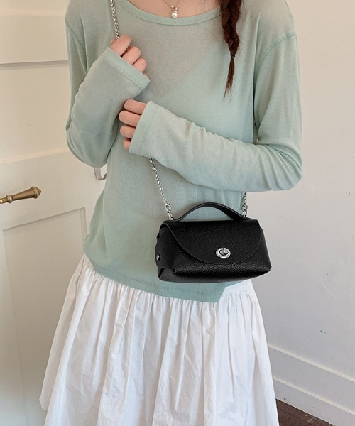 mebole(メボレ)の「chain shoulder mini bag(ショルダーバッグ・レディース・ホワイト/ブラック/シルバー・FREE)」の3枚目の写真