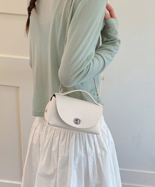 mebole(メボレ)の「chain shoulder mini bag(ショルダーバッグ・レディース・ホワイト/ブラック/シルバー・FREE)」の4枚目の写真