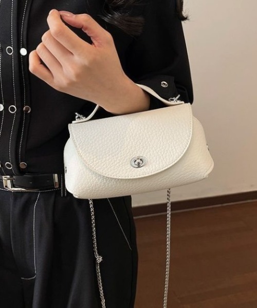 mebole(メボレ)の「chain shoulder mini bag(ショルダーバッグ・レディース・ホワイト/ブラック/シルバー・FREE)」の8枚目の写真