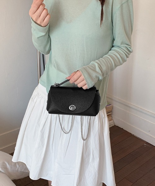 mebole(メボレ)の「chain shoulder mini bag(ショルダーバッグ・レディース・ホワイト/ブラック/シルバー・FREE)」の10枚目の写真