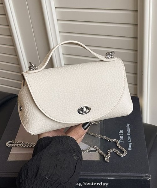 mebole(メボレ)の「chain shoulder mini bag(ショルダーバッグ・レディース・ホワイト/ブラック/シルバー・FREE)」の13枚目の写真