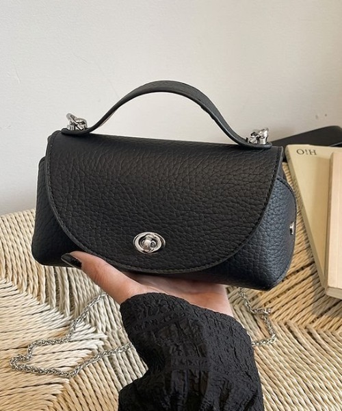 mebole(メボレ)の「chain shoulder mini bag(ショルダーバッグ・レディース・ホワイト/ブラック/シルバー・FREE)」の14枚目の写真