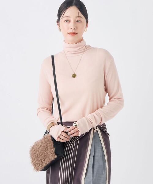 NOLLEY’S(ノーリーズ)の「MY STANDARDウォッシャブルリブタートル(Tシャツ/カットソー・レディース・オフホワイト/ライトグレー/ベビーピンク/ブラウン・FREE)」の4枚目の写真