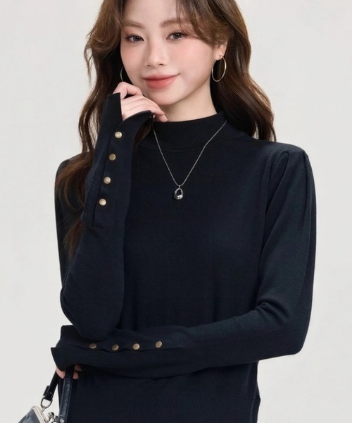 HAILY(ヘイリー)の「袖ボタンハーフタートルネックリブニット(ニット/セーター・レディース・アイボリー/ブラック/グレー・FREE)」の1枚目の写真