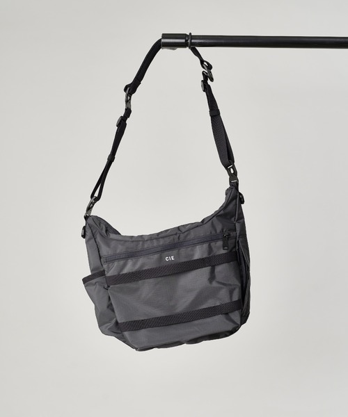 CIE(シー)の「【CIE】GRID0 SHOULDERBAG-04 (S size)(ショルダーバッグ・メンズ・ブラック・FREE)」の1枚目の写真