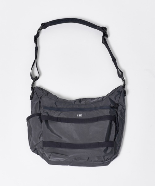 CIE(シー)の「【CIE】GRID0 SHOULDERBAG-04 (S size)(ショルダーバッグ・メンズ・ブラック・FREE)」の2枚目の写真