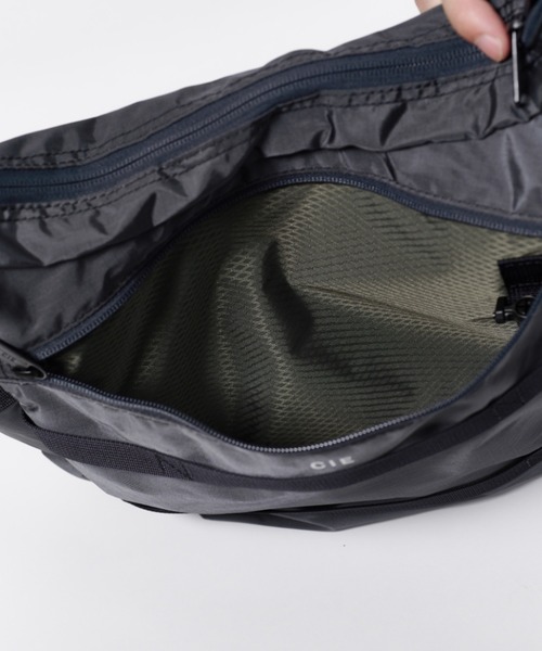 CIE(シー)の「【CIE】GRID0 SHOULDERBAG-04 (S size)(ショルダーバッグ・メンズ・ブラック・FREE)」の9枚目の写真