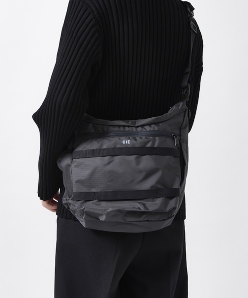 CIE(シー)の「【CIE】GRID0 SHOULDERBAG-04 (S size)(ショルダーバッグ・メンズ・ブラック・FREE)」の17枚目の写真