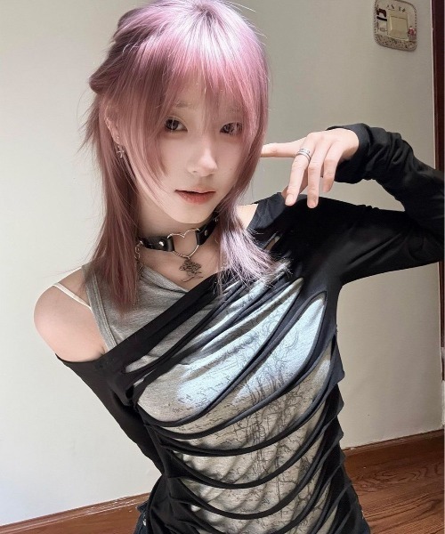 MONO8(モノハチ)の「大胆なスラッシュデザインが目を惹く、レイヤード風デザイントップス(Tシャツ/カットソー・レディース・ブラック・M)」の14枚目の写真