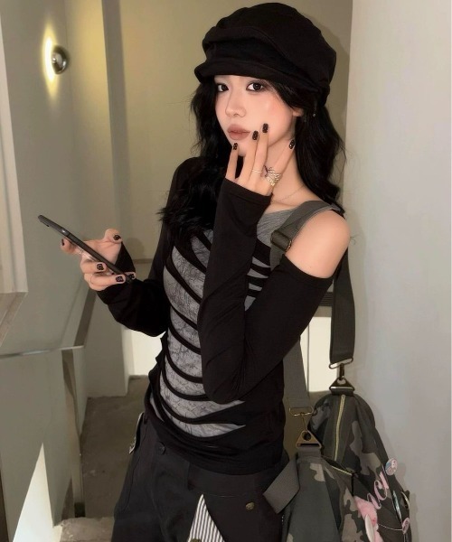 MONO8(モノハチ)の「大胆なスラッシュデザインが目を惹く、レイヤード風デザイントップス(Tシャツ/カットソー・レディース・ブラック・M)」の5枚目の写真