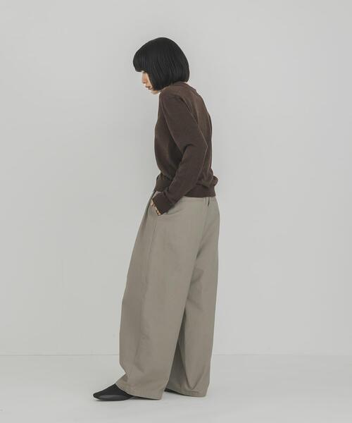 KBF(ケイビーエフ)の「ベルトSETタックパンツ(その他パンツ・レディース・アイボリー/ベージュ系その他/ブラック・38/36)」の11枚目の写真