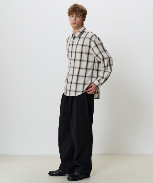 NOUN(ノウン)の「COMFY シャツ(オンブレチェック)(シャツ/ブラウス・メンズ・アイボリー・MEDIUM)」の4枚目の写真