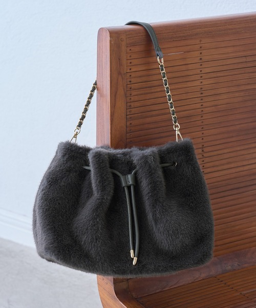 ROPE' PICNIC(ロペピクニック)の「フェイクファードロストパンプキンバッグ(ショルダーバッグ・レディース・チャコールグレー/キナリ・FREE)」の1枚目の写真
