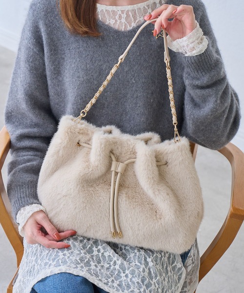 ROPE' PICNIC(ロペピクニック)の「フェイクファードロストパンプキンバッグ(ショルダーバッグ・レディース・チャコールグレー/キナリ・FREE)」の2枚目の写真