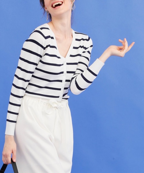 aimoha（アイモハ）の「Ｖネックニットカーディガン（カーディガン/ボレロ・レディース・ブルー系その他/イエロー/パープル系その他/ホワイト/スカイブルー/アイボリー/ピンク/レッド/ベージュ/ミント/ブラック/ブルー/グリーン/グレー/レッド系その他/ネイビー/キャメル/ホワイト×ネイビー/ホワイト×ブラック/ホワイト×ブルー/ブルー系その他2・XX-LARGE/X-LARGE/LARGE/SMALL/MEDIUM/XXXX-LARGE/XXX-LARGE）」の3枚目の写真