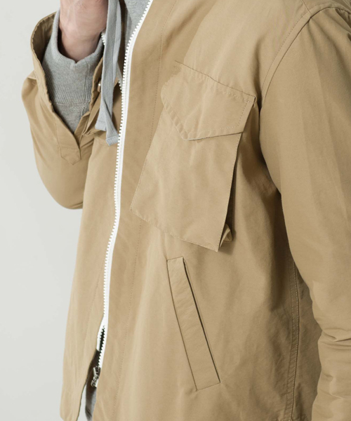 Denime(ドゥニーム)の「64ミリタリーZIPシャツ(ナイロンジャケット・メンズ・ベージュ/ネイビー/カーキ・MEDIUM/LARGE)」の6枚目の写真