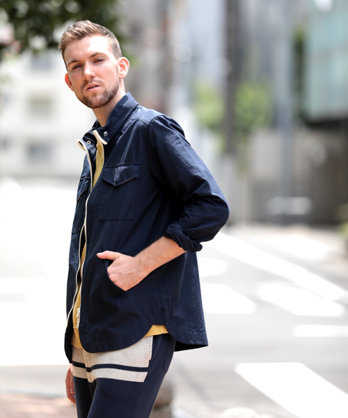 Denime(ドゥニーム)の「64ミリタリーZIPシャツ(ナイロンジャケット・メンズ・ベージュ/ネイビー/カーキ・MEDIUM/LARGE)」の14枚目の写真
