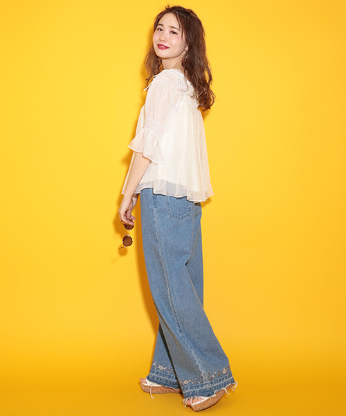 one after another NICE CLAUP(ワンアフターアナザーナイスクラップ)の「シャーリングオフショルブラウス(シャツ/ブラウス・レディース・レッド/オフホワイト/ブルー/ブラック・FREE)」の18枚目の写真