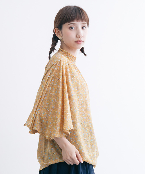 MERLOT(メルロー)の「フラワー柄ギャザーネックフレアスリーブブラウス1165(シャツ/ブラウス・レディース・ネイビー/イエロー/グリーン・FREE)」の3枚目の写真
