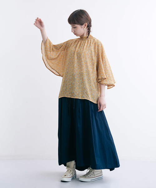 MERLOT(メルロー)の「フラワー柄ギャザーネックフレアスリーブブラウス1165(シャツ/ブラウス・レディース・ネイビー/イエロー/グリーン・FREE)」の5枚目の写真