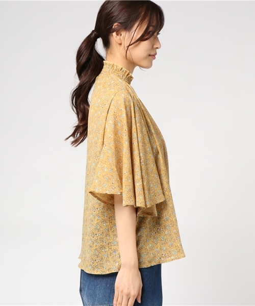 MERLOT(メルロー)の「フラワー柄ギャザーネックフレアスリーブブラウス1165(シャツ/ブラウス・レディース・ネイビー/イエロー/グリーン・FREE)」の9枚目の写真