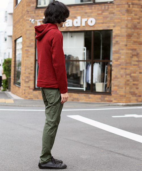 quadro(クオドロ)の「ランディミュールダブルニットプルパーカー(パーカー・メンズ・ブラウン/ネイビー/レッド・MEDIUM/LARGE)」の14枚目の写真