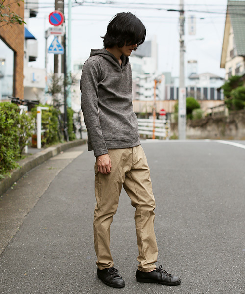 quadro(クオドロ)の「ランディミュールダブルニットプルパーカー(パーカー・メンズ・ブラウン/ネイビー/レッド・MEDIUM/LARGE)」の13枚目の写真
