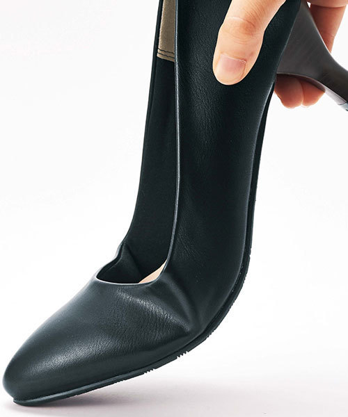 GeeRA（ジーラ）の「【匠シリーズ】優しい履き心地のプレーンパンプス（パンプス・レディース・レッド系その他/ブルー系その他/ブラック系その他/ブラック/ベージュ系その他/ネイビー/シルバー/ベージュ・24.0cm/24.5cm/23.5cm/22.5cm/23.0cm/23.5㎝/25cm/24cm/24.5㎝/23cm/22.5㎝）」の13枚目の写真