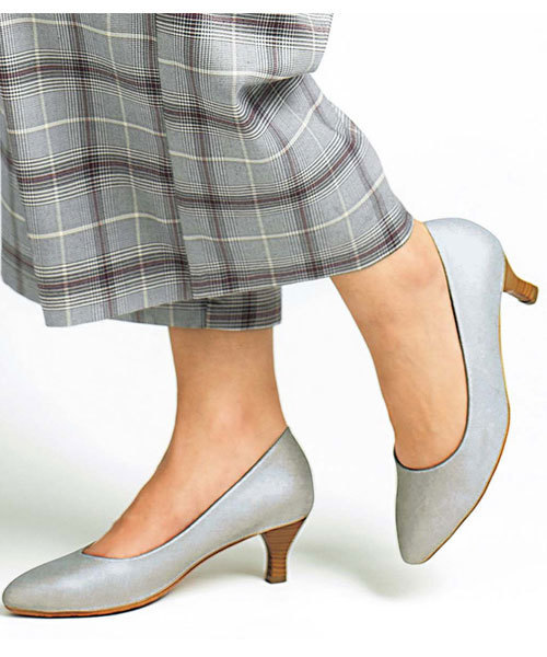 GeeRA（ジーラ）の「【匠シリーズ】優しい履き心地のプレーンパンプス（パンプス・レディース・レッド系その他/ブルー系その他/ブラック系その他/ブラック/ベージュ系その他/ネイビー/シルバー/ベージュ・24.0cm/24.5cm/23.5cm/22.5cm/23.0cm/23.5㎝/25cm/24cm/24.5㎝/23cm/22.5㎝）」の15枚目の写真