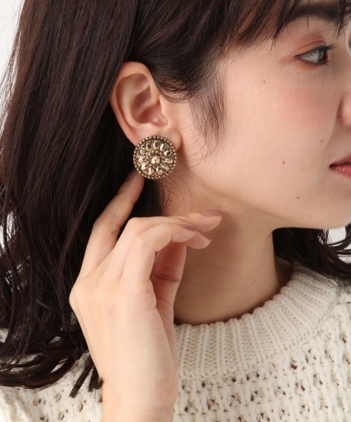 A part by（アパートバイ）の「ボタンイヤリング 775714 （イヤリング・レディース・ゴールド/ゴールド系その他/ゴールド系その他2/ゴールド系その他3・FREE）」の3枚目の写真