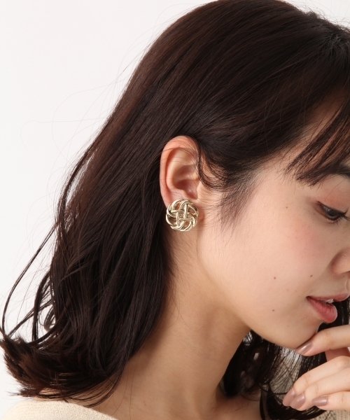 A part by（アパートバイ）の「ボタンイヤリング 775714 （イヤリング・レディース・ゴールド/ゴールド系その他/ゴールド系その他2/ゴールド系その他3・FREE）」の4枚目の写真