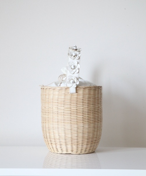 tocco closet（トッコ　クローゼット）の「 お花×スタッズかごバック（かごバッグ・レディース・ブラック/ホワイト・FREE）」の5枚目の写真