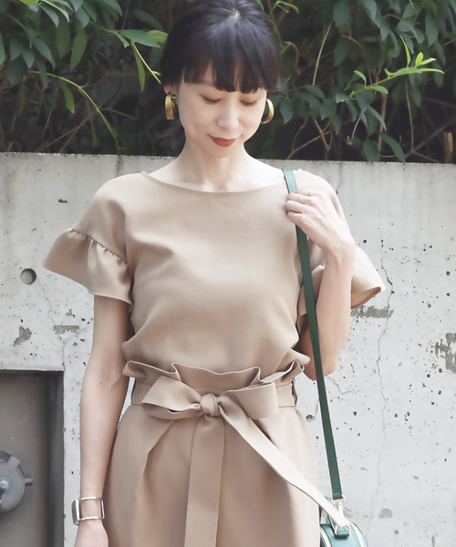 Tiara（ティアラ）の「麻調袖フリルブラウス（シャツ/ブラウス・レディース・ネイビー/ベージュ/グリーン/アイボリー/キャメル・FREE）」の3枚目の写真