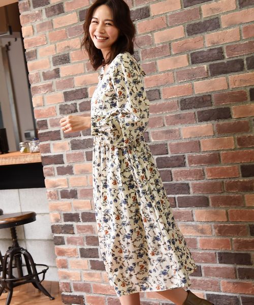 Luz Llena(ラズレナ)の「花柄プリントバックリボンワンピース(ワンピース・レディース・パープル/アイボリー/イエロー・MEDIUM)」の19枚目の写真