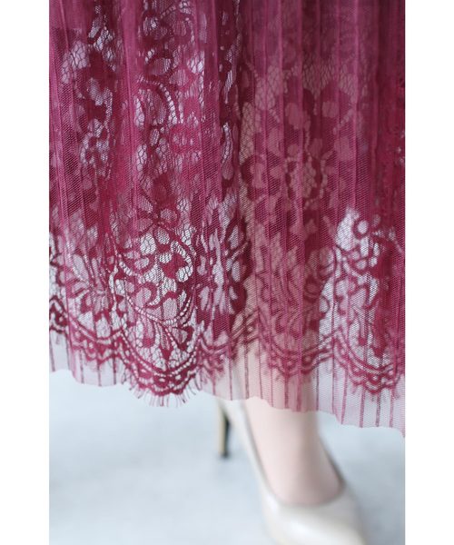 cawaii（カワイイ）の「動く度揺らめく美レース。アコーディオンプリーツワンピース（ワンピース・レディース・レッド・FREE）」の4枚目の写真