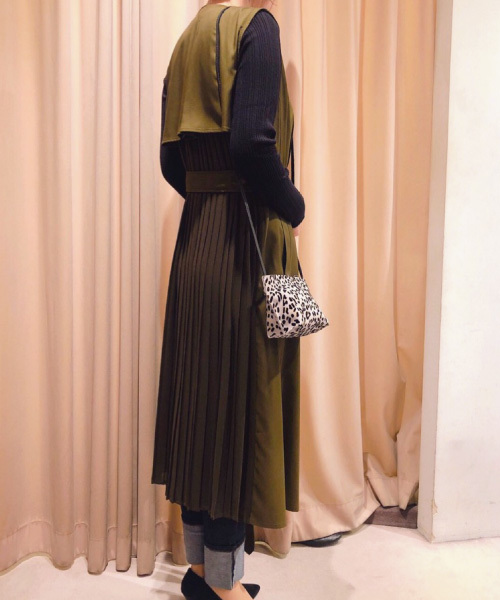 INTERPLANET（インタープラネット）の「ＢＡＣＫ異素材切替ロングジレ（ベスト・レディース・ブラック/カーキ/キャメル・FREE）」の2枚目の写真