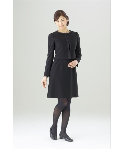 MONOIR(モノワール)の「濃染加工スリムアンサンブル(ジャケットワンピース)(アンサンブル・レディース・ブラック・13号/5号/7号/9号/11号)」の7枚目の写真