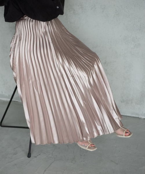 Aunt Marie's(アントマリーズ)の「AUNT MARIE’S サテンプリーツロングスカート(スカート・レディース・ブラック/ベージュ/ブルー/ナチュラル・FREE)」の3枚目の写真