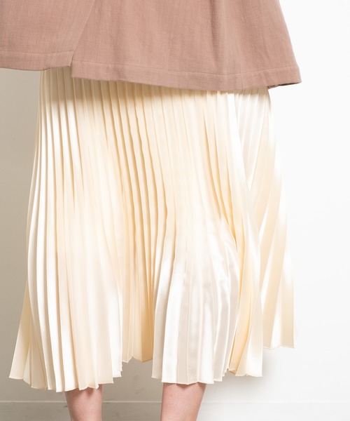 Aunt Marie's(アントマリーズ)の「AUNT MARIE’S サテンプリーツロングスカート(スカート・レディース・ブラック/ベージュ/ブルー/ナチュラル・FREE)」の12枚目の写真