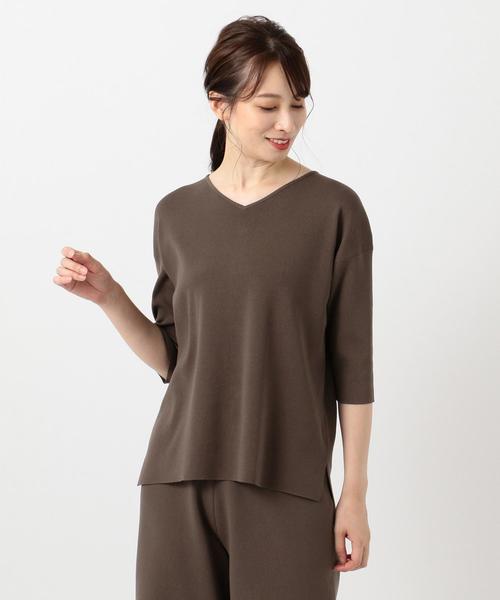 J.PRESS Ladies(J.プレス レディス)の「ハイブリッドストレッチ Vネックニット(ニット/セーター・レディース・ダークブラウン系/ブラック系・SMALL)」の2枚目の写真