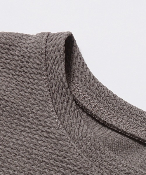 coca(coca)(コカ)の「\新色登場/エンボス加工Aラインフレアチュニック(Tシャツ/カットソー・レディース・ブラック/ダークベージュ/チャコールグレー/ライトベージュ/グレー・ONE SIZE/L/M)」の8枚目の写真