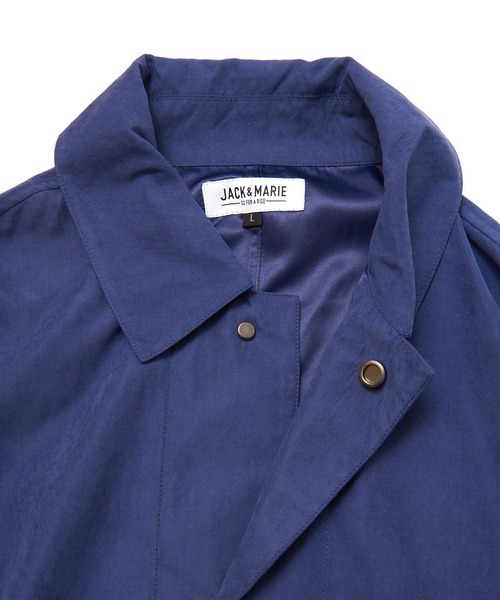 JACK & MARIE(ジャックアンドマリー)の「JACK & MARIE LONG COAT(2Colors)(ジャックアンドマリー マットサテンロングコーチコート)(BEIGE,NAVY)(ステンカラーコート・メンズ・ベージュ/ネイビー・M/L)」の3枚目の写真