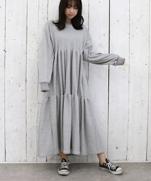 Roomy's（ルーミーズ）の「ティアードスウェットワンピース（ワンピース・レディース・グレー/ブラック/ブルー・FREE）」の4枚目の写真