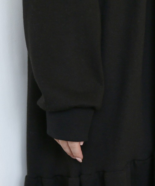 Roomy's（ルーミーズ）の「ティアードスウェットワンピース（ワンピース・レディース・グレー/ブラック/ブルー・FREE）」の17枚目の写真