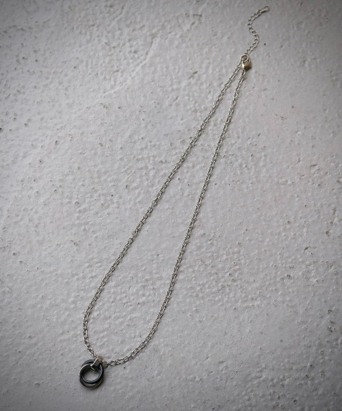INTER FACTORY（インターファクトリー）の「ファッションインフルエンサー DAISUKE - ダブルリングネックレス　made in INTER FACTORY（ネックレス・メンズ・シルバー・FREE）」の5枚目の写真