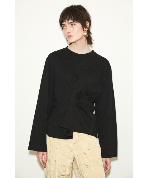 THROW by SLY(スローバイスライ)の「THROW TWIST DRAPE TOPS ツイスト ドレープ トップス(Tシャツ/カットソー・レディース・ブラック/オフホワイト・FREE)」の2枚目の写真