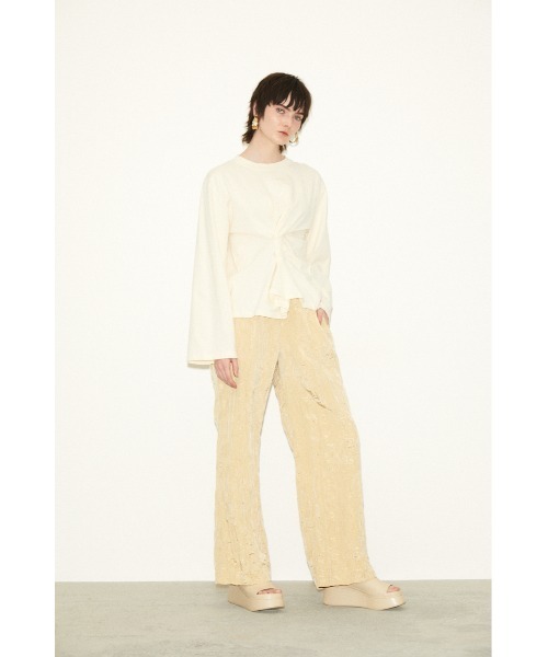 THROW by SLY(スローバイスライ)の「THROW TWIST DRAPE TOPS ツイスト ドレープ トップス(Tシャツ/カットソー・レディース・ブラック/オフホワイト・FREE)」の5枚目の写真