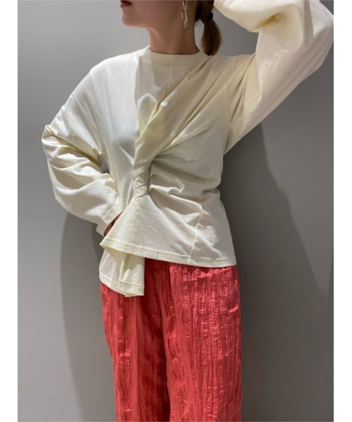 THROW by SLY(スローバイスライ)の「THROW TWIST DRAPE TOPS ツイスト ドレープ トップス(Tシャツ/カットソー・レディース・ブラック/オフホワイト・FREE)」の12枚目の写真