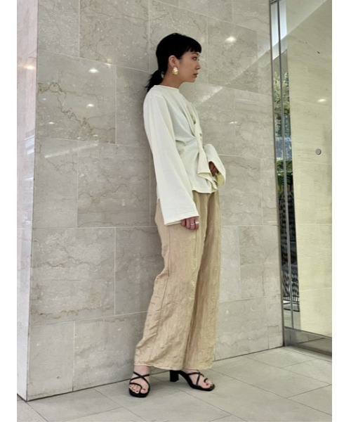 THROW by SLY(スローバイスライ)の「THROW TWIST DRAPE TOPS ツイスト ドレープ トップス(Tシャツ/カットソー・レディース・ブラック/オフホワイト・FREE)」の14枚目の写真