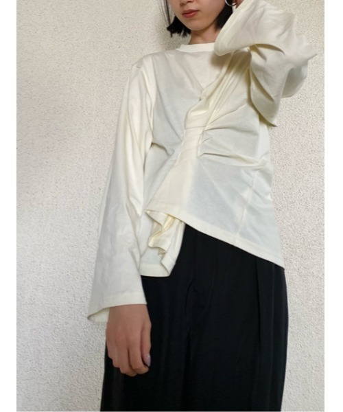 THROW by SLY(スローバイスライ)の「THROW TWIST DRAPE TOPS ツイスト ドレープ トップス(Tシャツ/カットソー・レディース・ブラック/オフホワイト・FREE)」の16枚目の写真